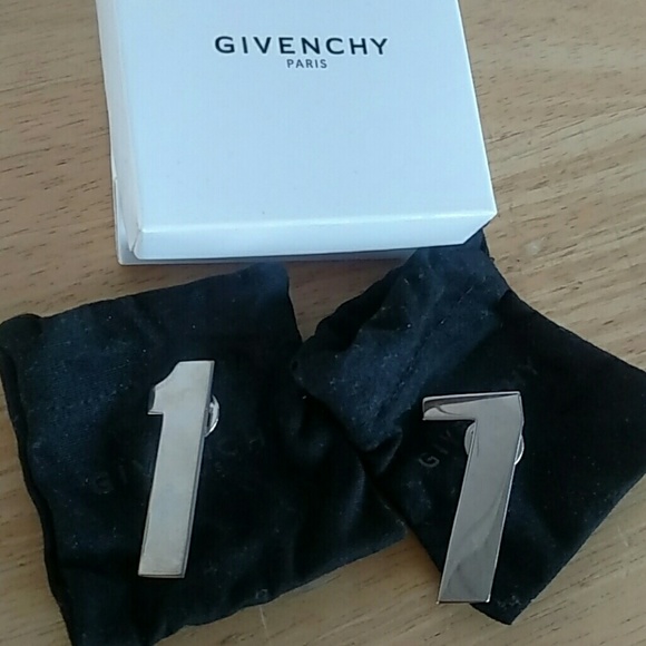 Givenchy 17 Pin Set Ricardo Tisci - Picture 7 of 7